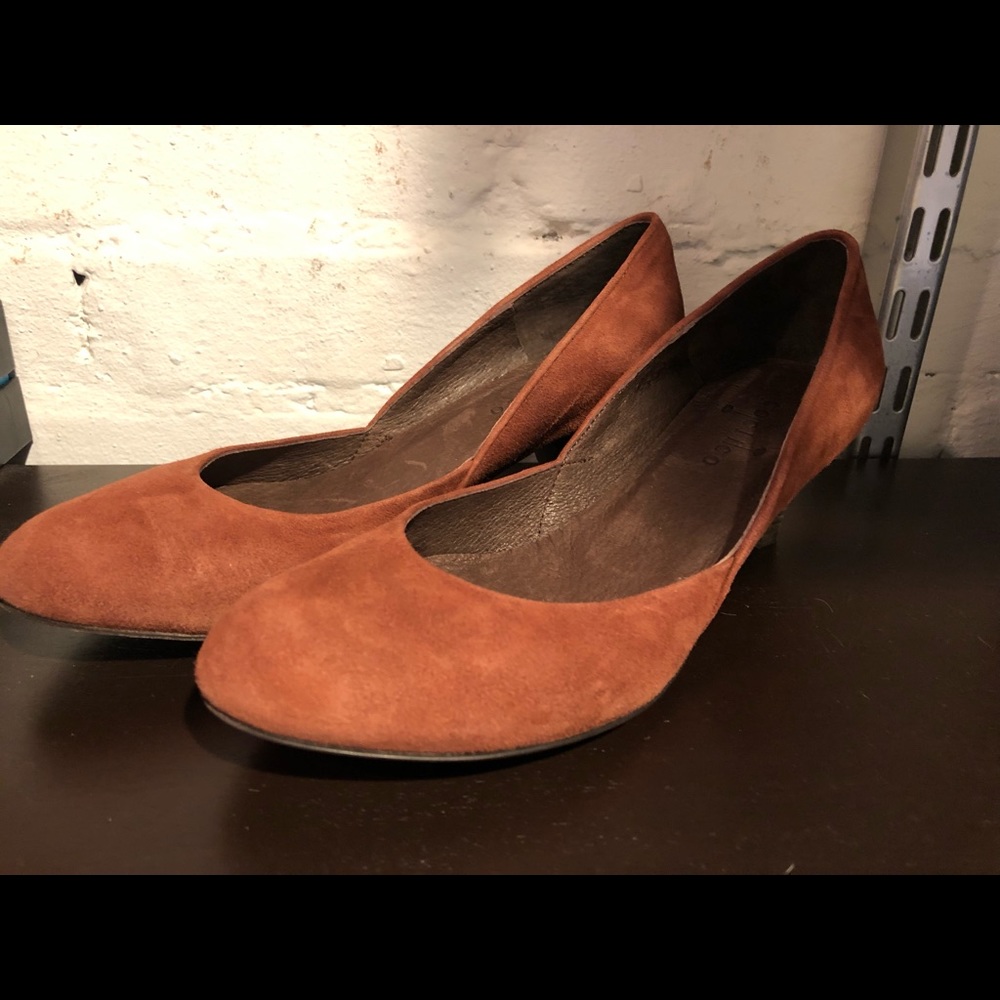 Coclico Amour Vert Chestnut Suede 2” Kitten Heels